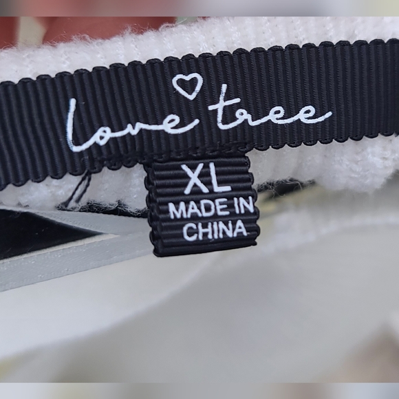 Love Tree Criss-Cross Cozy Soft White Knit Sweater Long Sleeve V-Neck - Size XL - Picture 6 of 13